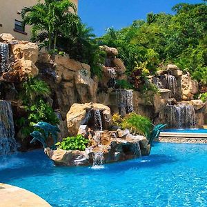 Clarion Suites Roatan At Pineapple Villas